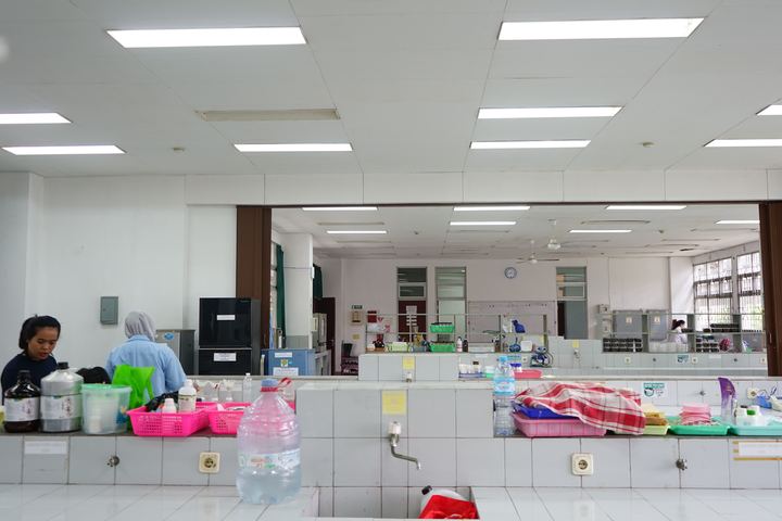 Ruang analisis Laboratorium Kimia dan Biokimia